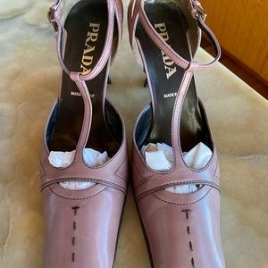 PRADA size 38 leather heel